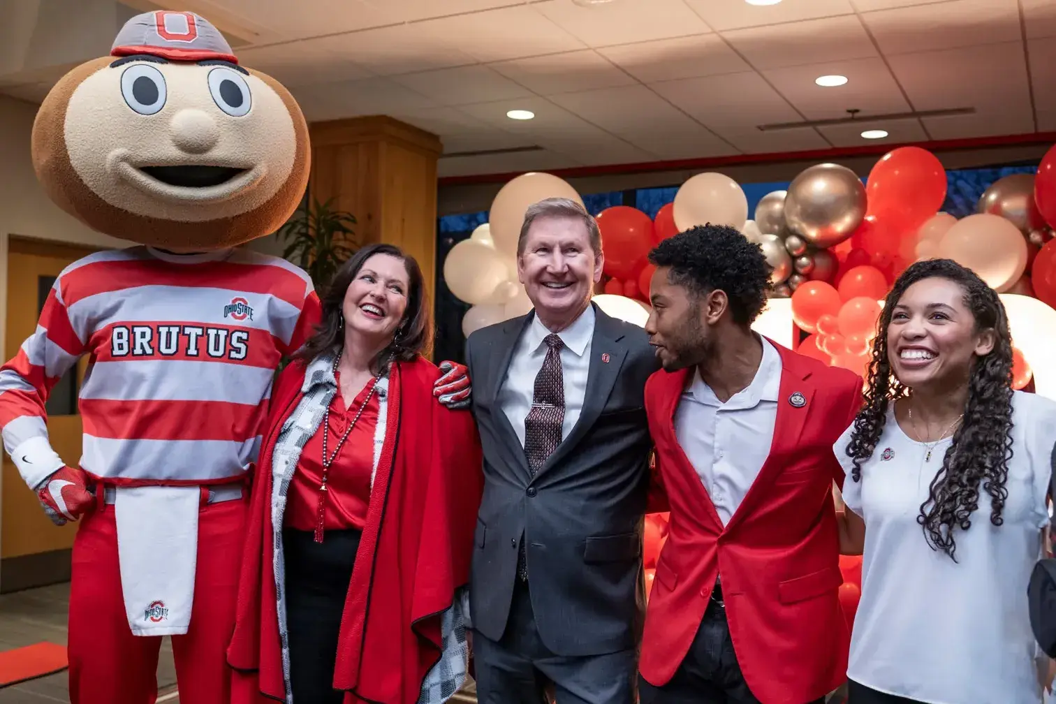 From left, Brutus Buckeye, First Lady Lynda Carter and President Carter, Undergraduate Student Government leaders Bobby McAlpine and Madison Mason, and Leah Fenstermaker ’23, who is getting her doctorate of dental surgery, line up at a student welcome reception in the Ohio Union