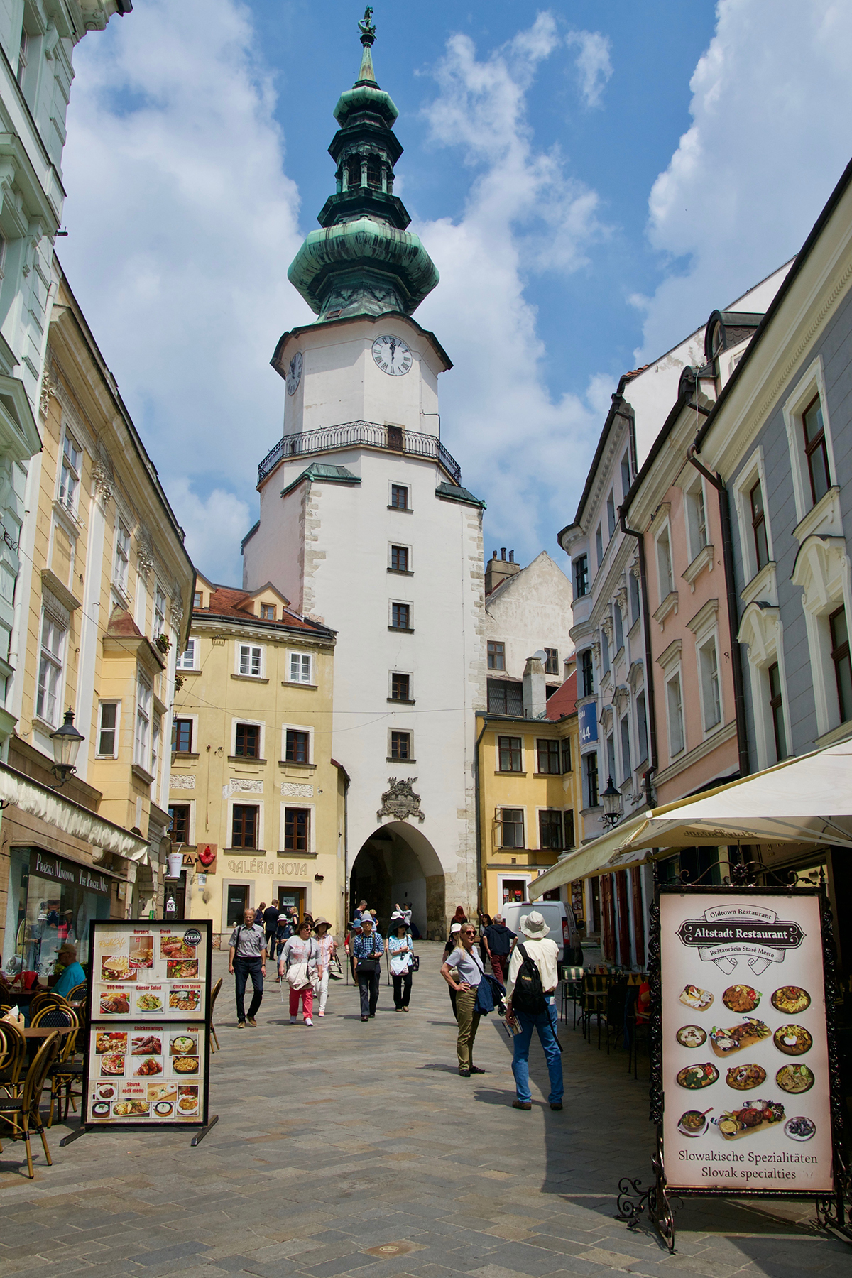 Street market in Brataslava