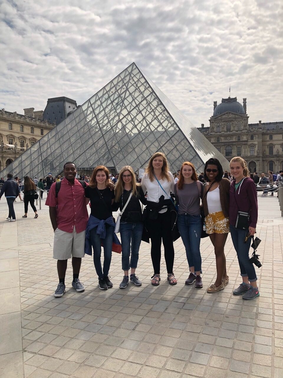 Students in front of the Louvre in Paris
