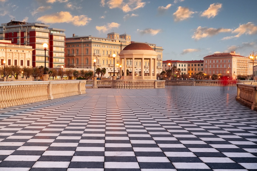 Black and white checkered square surrounded by historical buildings