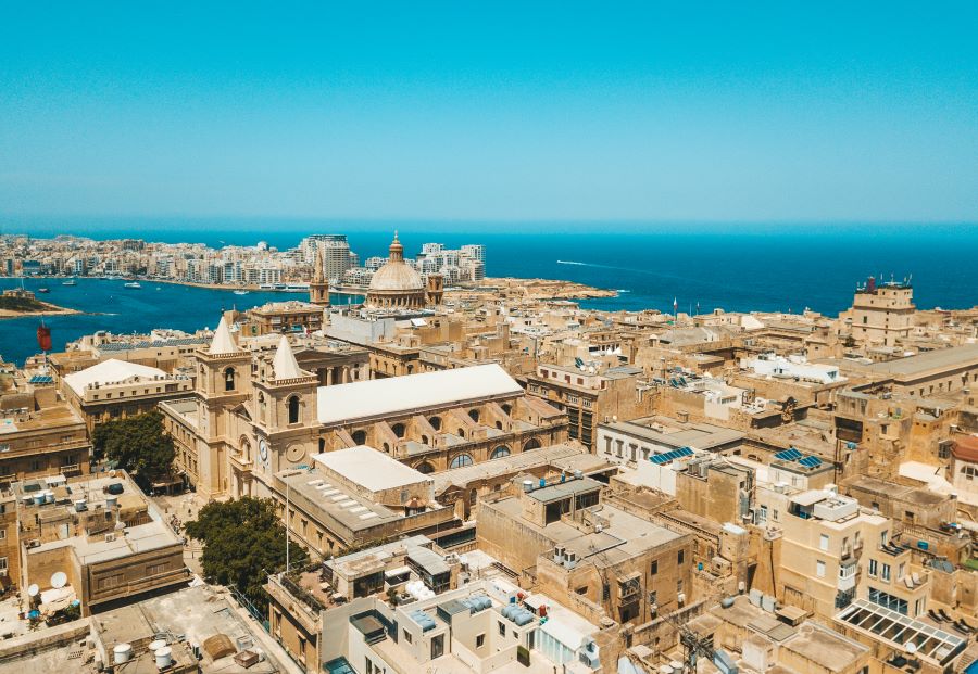 Photo of Valletta with the sea in the background