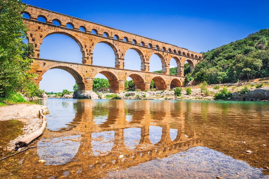 Pontdu Gard bridge over water