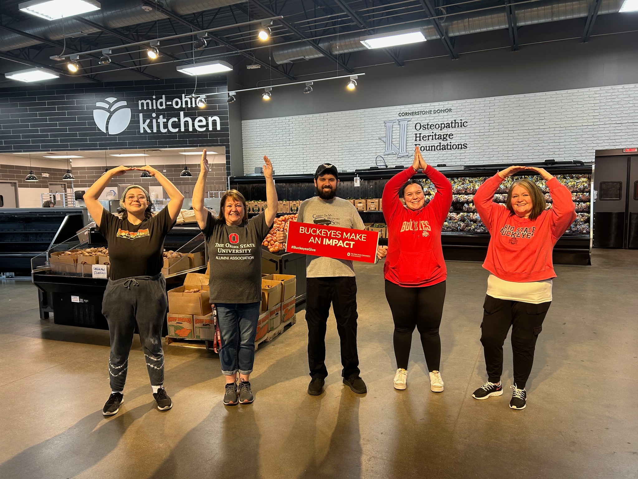 four Buckeye volunteers pay forward at mid-ohio kitchen