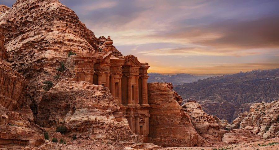 Petra exterior
