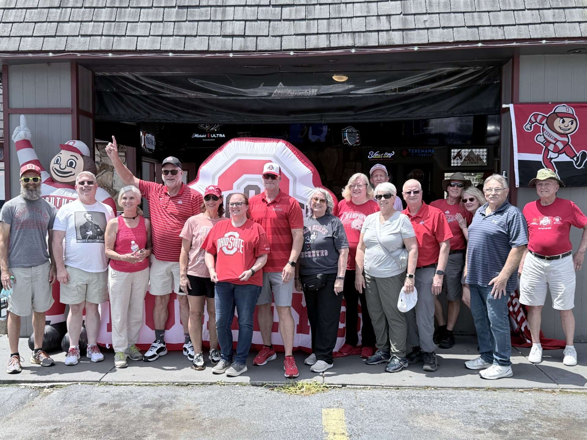 Ohio State Alumni posing for a group photo.