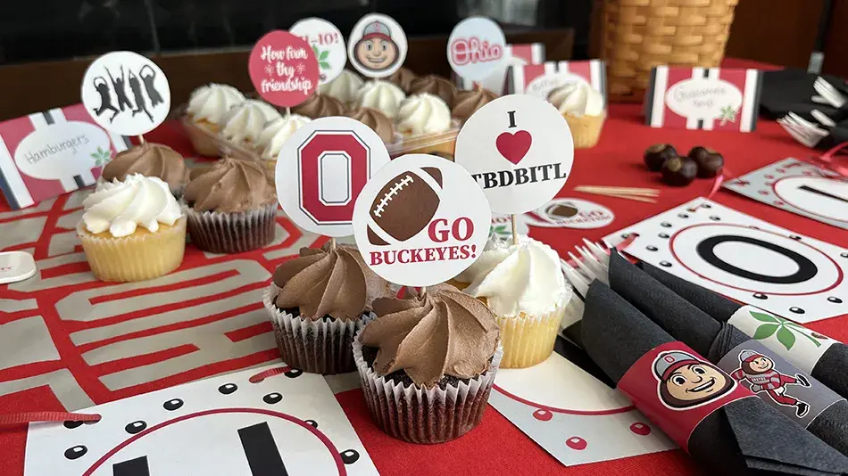 Buckeye themed stationary and decorations