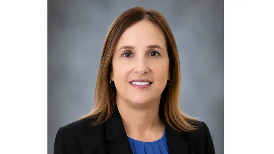 Betsy Schuster headshot