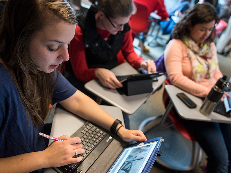 Ohio State students using tablets at desks