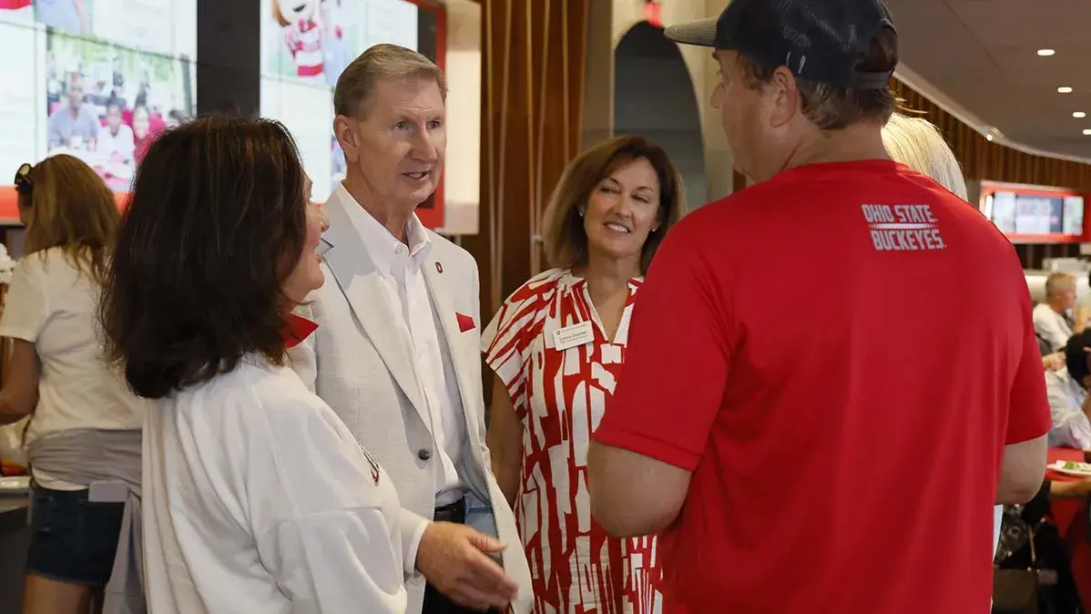 Ohio State President Carter welcomes a group of new parents and students