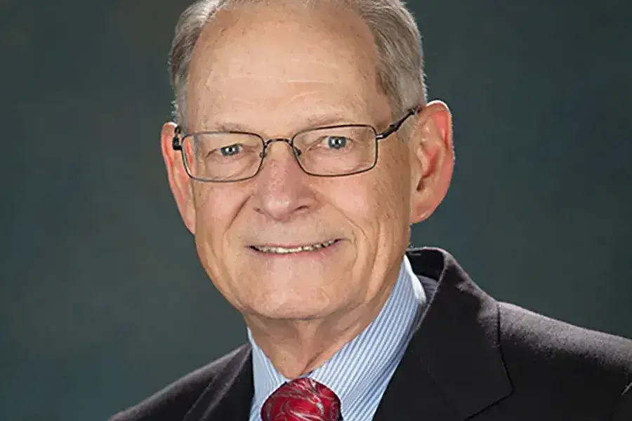 headshot of gil cloyd