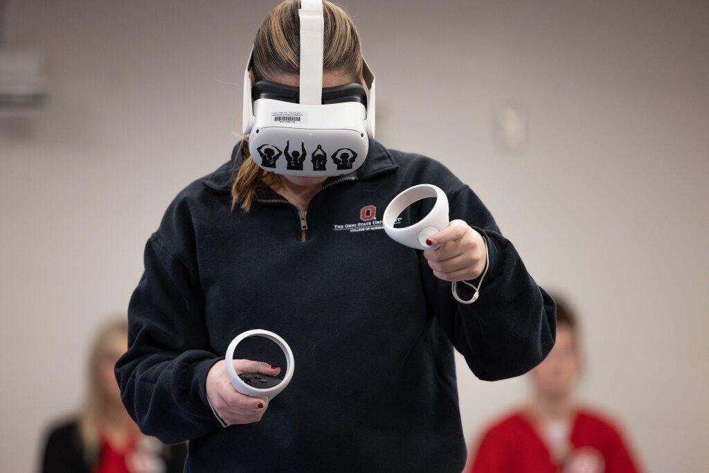 A student uses a VR headset.