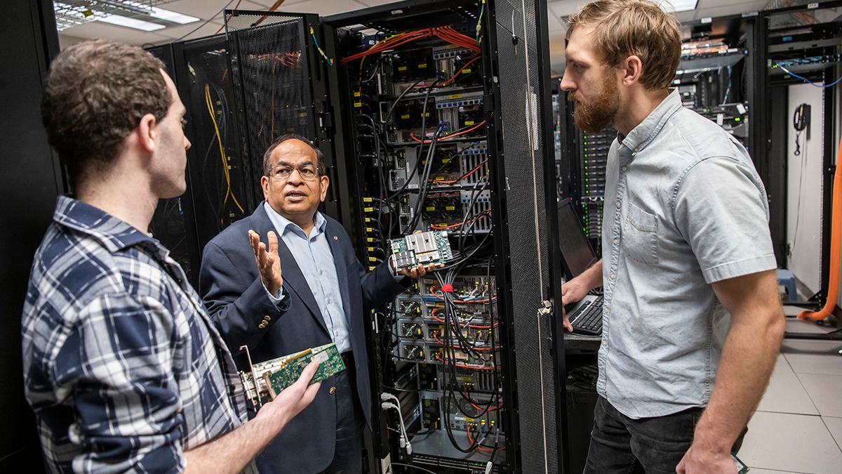 DK Panda talks to two fellow researchers